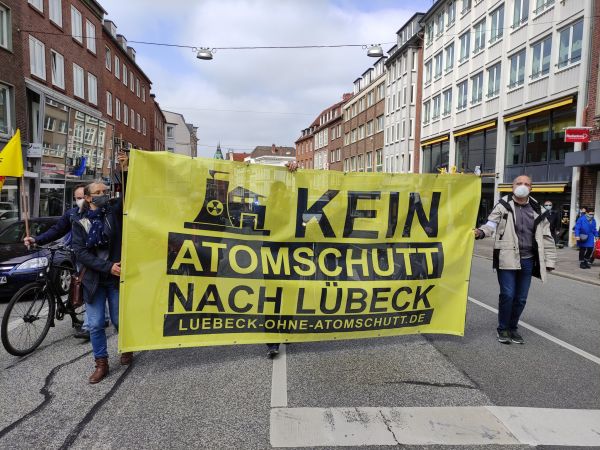 Initiativen-Banner auf Demo